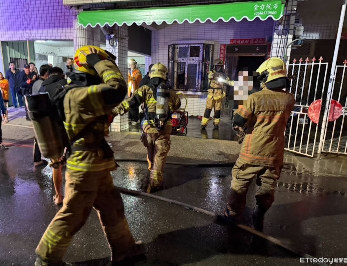 台南燒不停！新營民宅竄黑煙「2童一度受困」　警消火速搶救