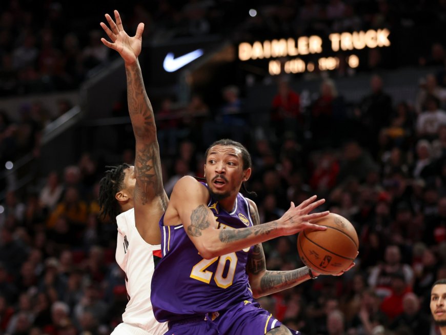 小尼克·史密斯，湖人队在詹姆斯、东契奇和里夫斯缺阵的情况下爆冷击败波特兰开拓者