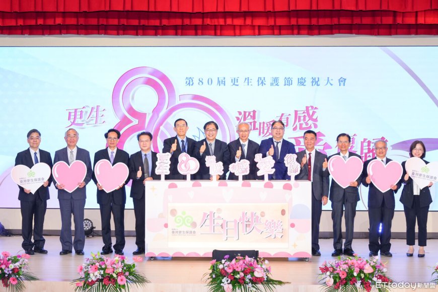 「溫暖有感　以愛復歸」更保80年　鄭銘謙讚「不放棄任何一個人」