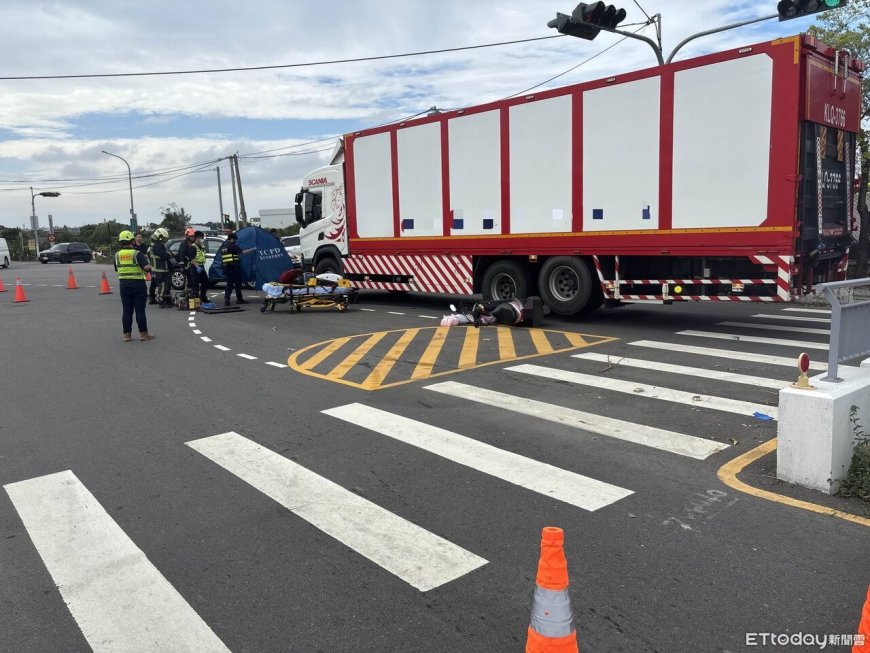快訊／貨櫃車轉彎輾斃騎士！現場留血色水灘　驚悚畫面曝光
