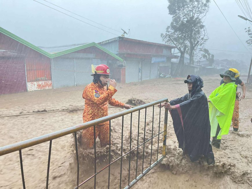 台风“卡尔梅吉”袭击菲律宾造成至少66人死亡