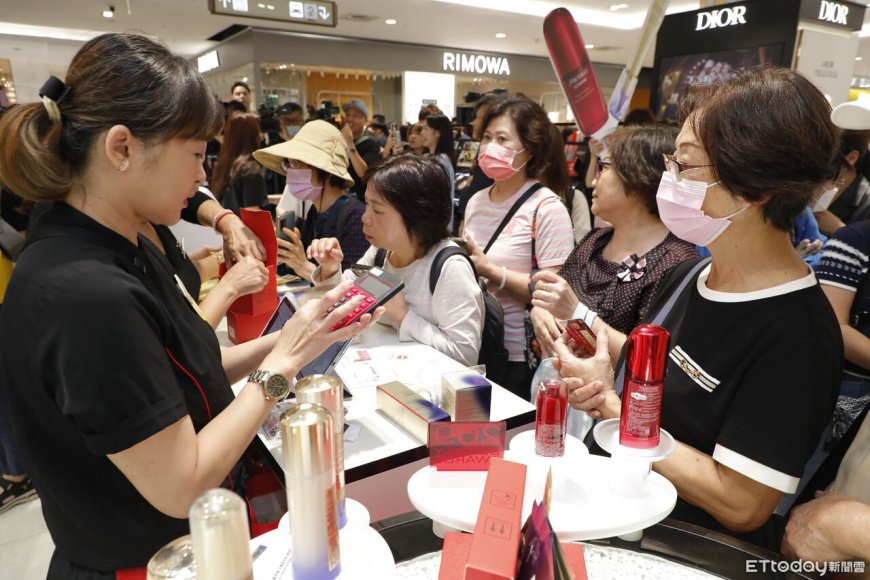 SOGO台北店周年慶開跑　母子排4小時買24萬元家電