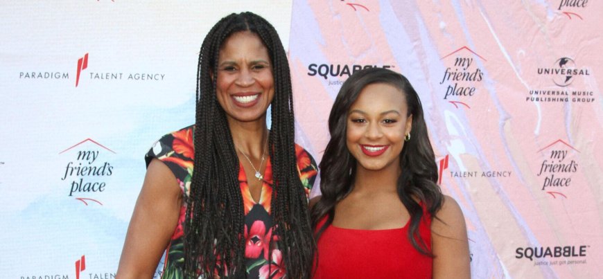 Holly Frazier Appears To Clap Back At 'Dance Moms' Co-Stars For Criticizing  Nia Sioux's Tell-All Memoir