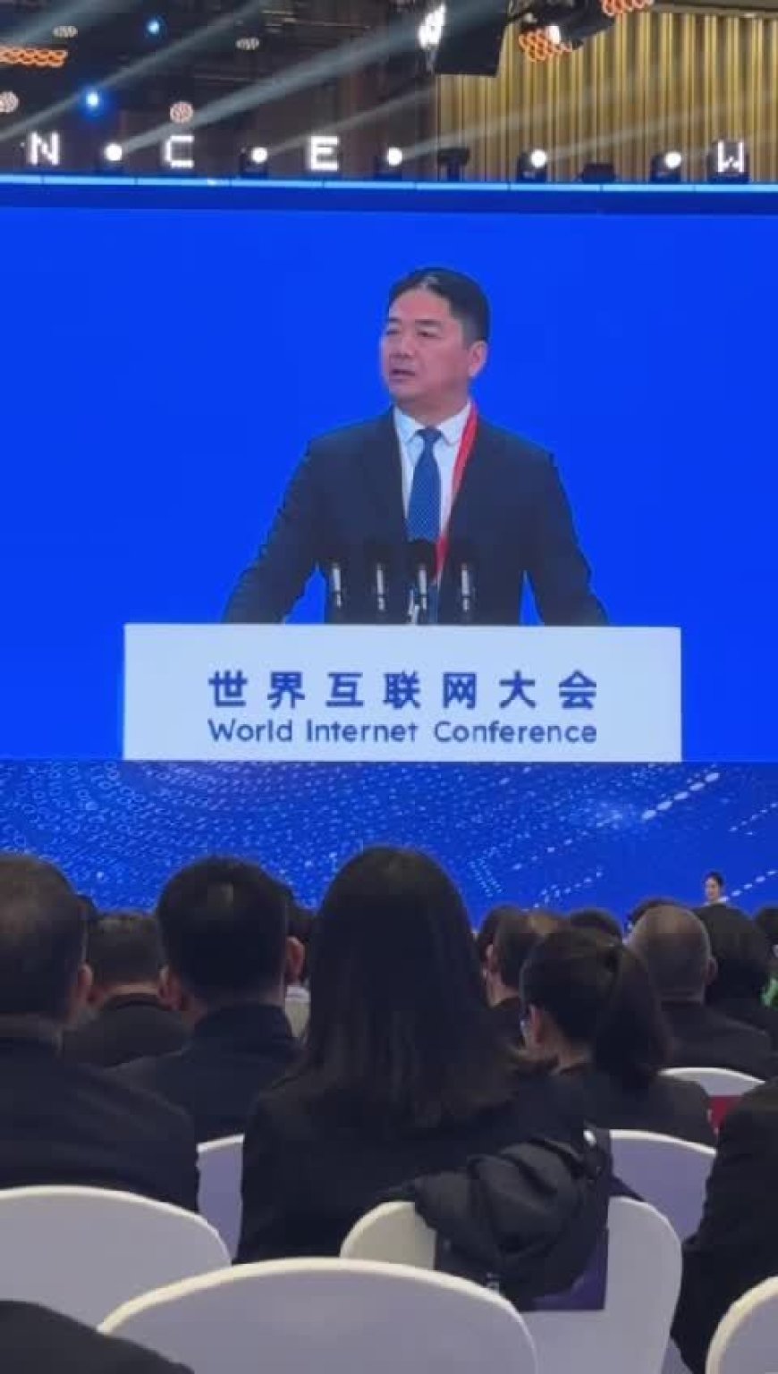 刘强东：京东明年 4 月将建设全球首个全无人配送站，建议给技术垄断企业征暴利税反哺教育养老