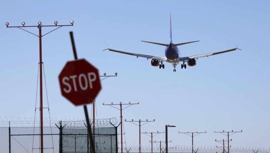 美国两党重启政府谈判“脱轨”，3万公务员申领失业救济、航班大规模削减