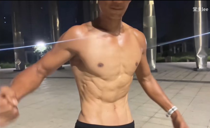 超神！中國網紅堅持《一拳超人》訓練法1千天　作者驚呆祝賀