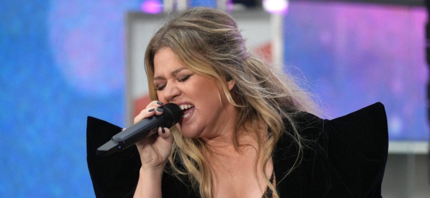 Kelly Clarkson's Savage Response To Ex-Manager Who Told Her To Get Plastic Surgery