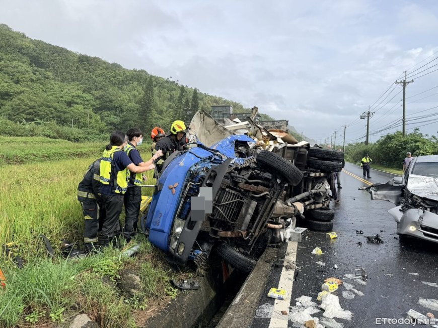 快訊／台11線花蓮豐濱段3車相撞！貨車側翻卡溝駕駛當場死亡