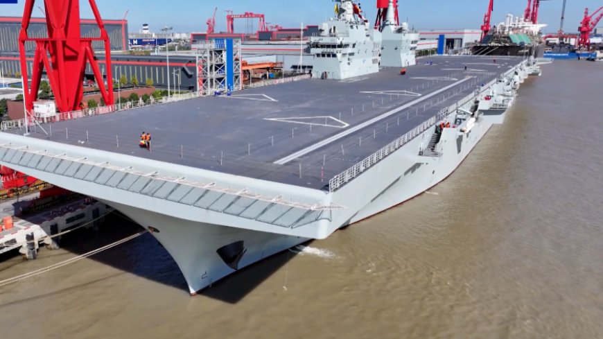 076两栖攻击舰首舰四川舰开展航行试验