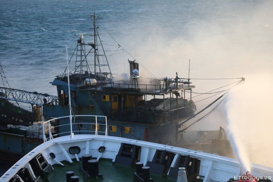 中國圍台演訓自家漁船失火　海巡新竹艦滅火助15船員逃生