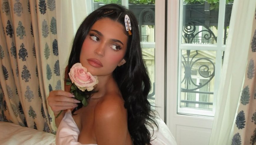 Celebs Who Have Gone Near-Naked While Posing Topless: Kylie Jenner, More