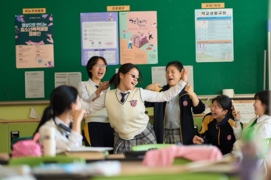 Pingyao, Warsaw Winner ‘The World of Love’ Makes a Mark at Korean Box Office, Earns Industry Acclaim