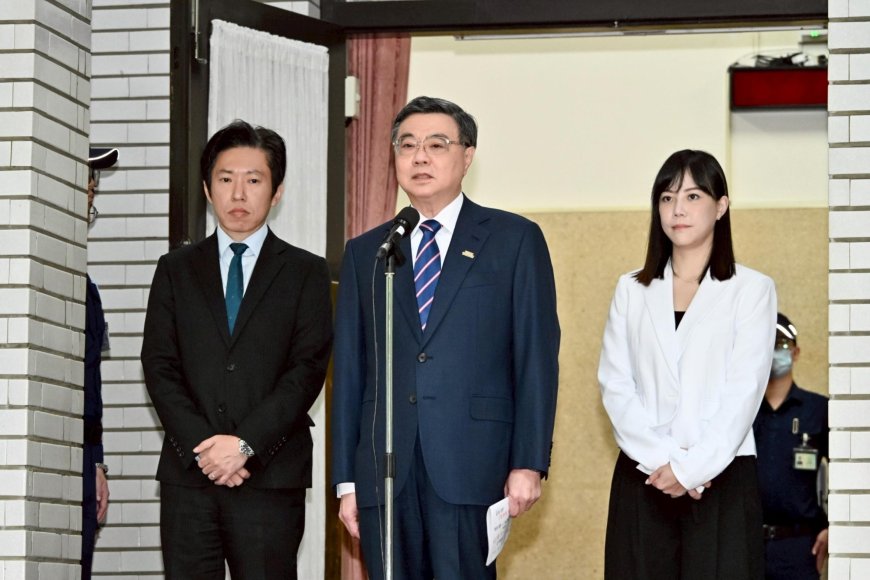 卓榮泰宣示「全面迎戰」後首度備詢　怒斥傅崐萁：你先全面開戰我才必須備戰