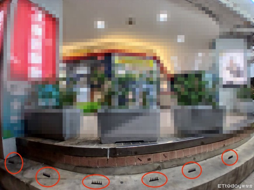 不滿街友坐躺階梯聊天！放整排防鴿尖刺板　新北無聊男慘了