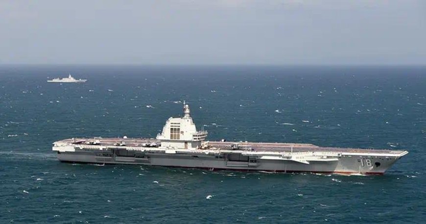 福建舰山东舰联袂出海，轰炸机群出动，美航母离开，抛弃马科斯？