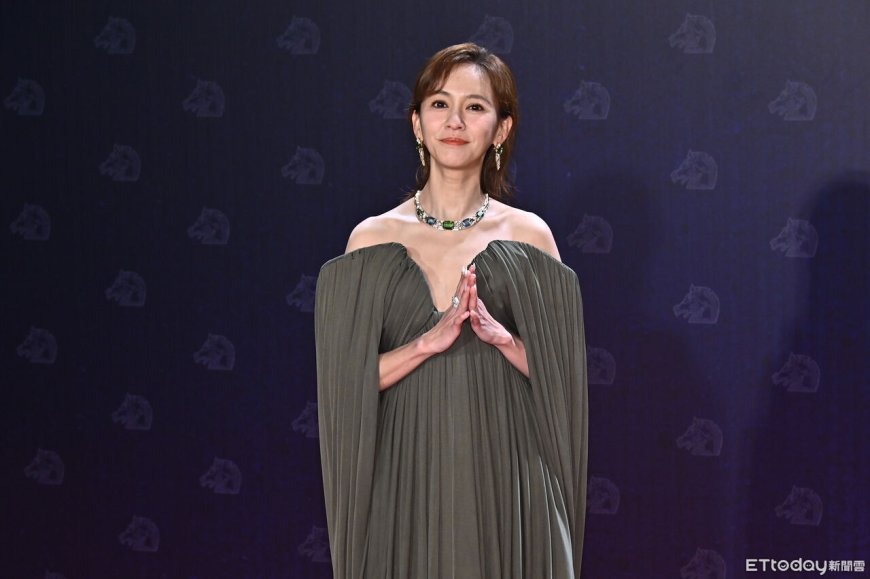 金馬獎／陳意涵「超兇事業線」全看光！　深墨綠短裙大露長腿