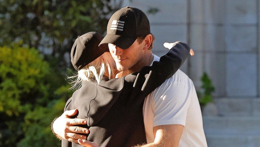 Chris Pratt and Ex-Wife Anna Faris Hug in Rare Thanksgiving Reunion
