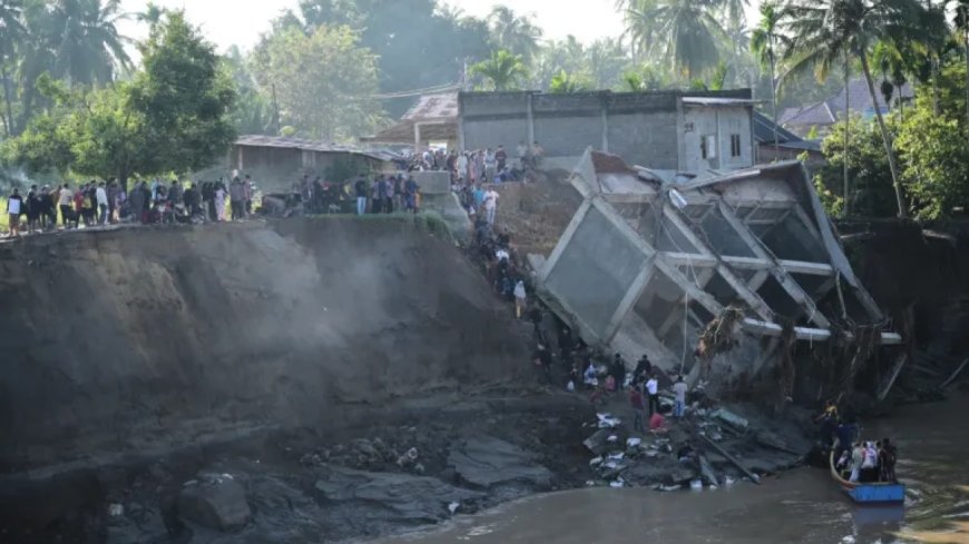 印尼苏门答腊岛发生灾难性洪水，死亡人数升至248人