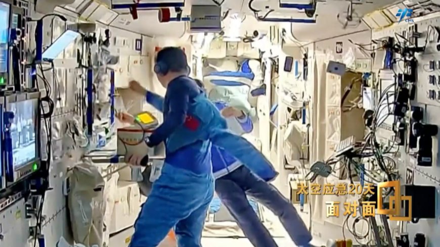 神舟二十号返回舱玻璃裂纹揭秘：三角形痕迹、贯穿性裂纹，初步判断空间碎片尺寸不到一毫米