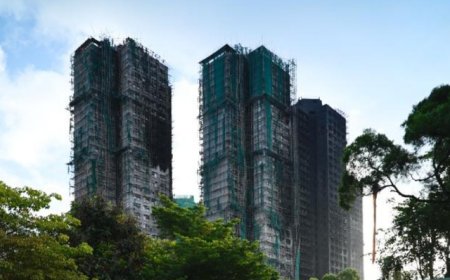 香港大埔火灾已致156人遇难，警方以涉嫌误杀罪拘捕15人