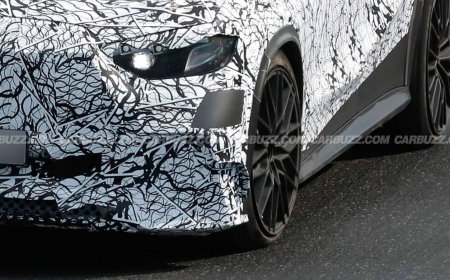 奔驰 AMG GLC 53 纯电 SUV 纽北测试：剑指宝马 iX3，宽轮拱 + 大尾翼