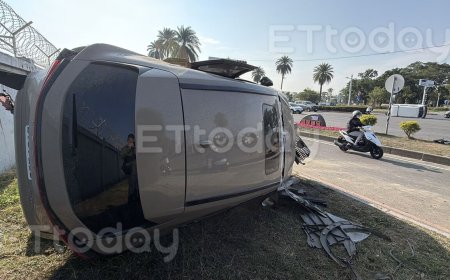 休旅車玩命關頭畫面曝！疑闖紅燈撞2車　衝機場圍牆翻覆1人受困