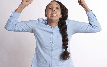 罵星巴克店員「智障」！女奧客再用冰拿鐵潑臉　判3月+賠10萬