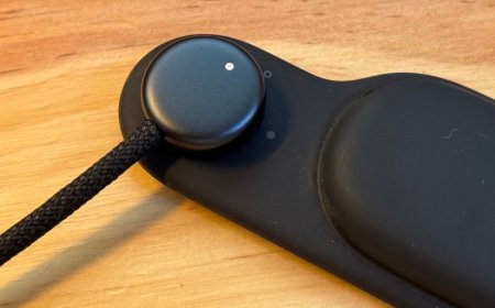 全黑色苹果 Vision 头显部件曝光，指向“Vision Air”