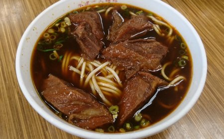 南韓遊客吃牛肉麵　「台人見1幕」急用Google翻譯！網：我也做過