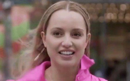 New Zealand reporter has bird fly into her face, leaving her bloodied