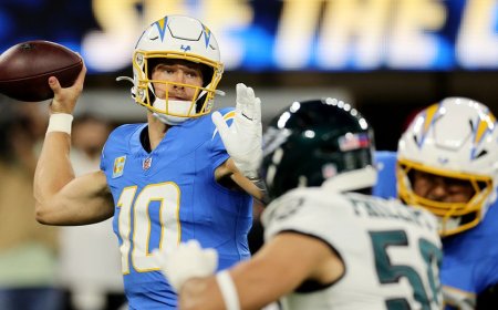 Chargers' Justin Herbert has awkward interaction with sideline reporter after OT win