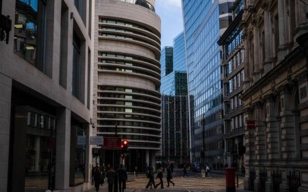 调查：疫情结束后 英成年人日均上网时长不减反增