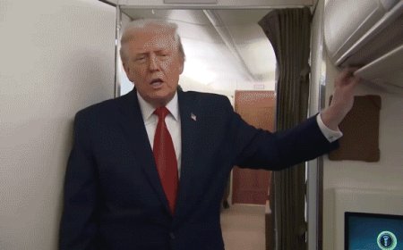 Trump repeatedly bumped by bathroom door during hilarious AF1 gaggle: 'Come on out!'
