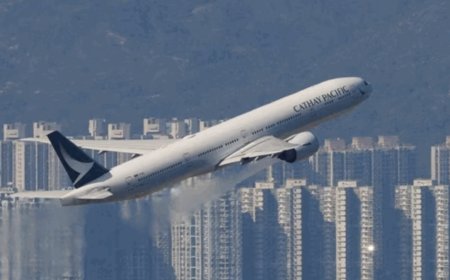 国泰航空跨洋航班上一位乘客欲开舱门 被机组制服