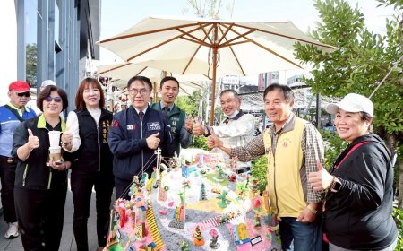 台南北區公所化身聖誕老公公　黃偉哲感謝各界齊力送暖弱勢學童