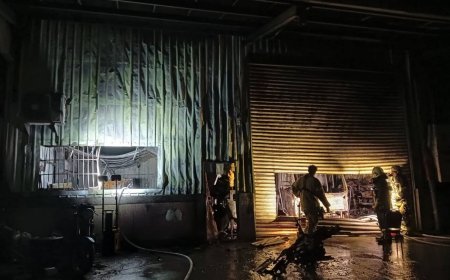 點蚊香沒熄滅釀禍！高雄鐵皮工廠火警恐怖悶燒　機械器具剩骨架