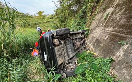 台13線轎車自撞飛墜5樓高溪床　女駕駛左手脫臼吊掛急送醫