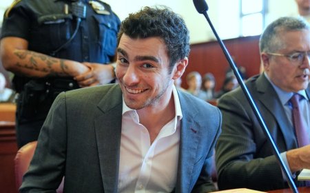 Luigi Mangione smiles for cameras in court as defense claims police violated his rights