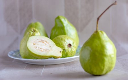 芭樂是維生素C之王！營養師提醒：「3種人」別吃芭樂籽