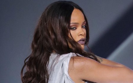 Rihanna Reacts To Being Told To Sit Down At Mariah Carey's Vegas Show
