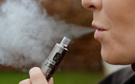 26歲台男在新加坡被逮！　持「喪屍煙彈」撤銷工作證遣返