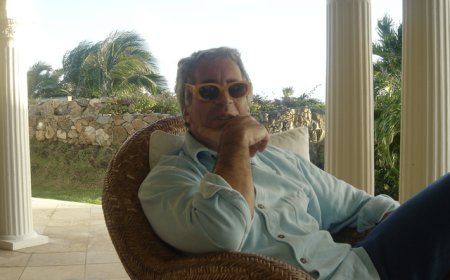 美司法部再公开两批爱泼斯坦案文件，超550页被涂黑，克林顿被大量提及