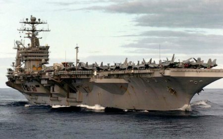 美军“尼米兹”号航母结束最后一次部署返回母港