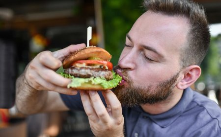 What food safety experts say they won't order when dining out at restaurants