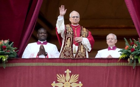 Pope Leo XIV delivers first Christmas message calling for end to violence in Middle East, Russia-Ukraine war