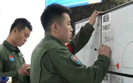 中国空军推演8架歼-16对抗6架阵风， 印媒：你技术落后才堆数量