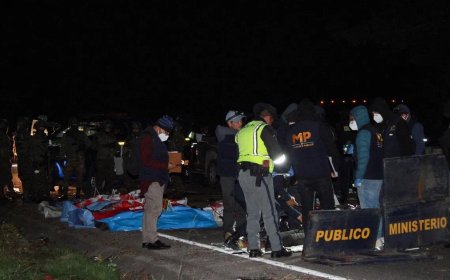 危地马拉巴士坠入山沟 15死19伤