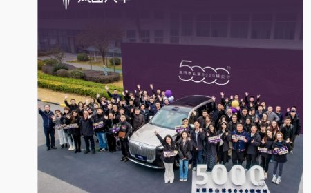 华系首搭三腔空悬旗舰 SUV“岚图泰山”26 天交付 5000 辆，37.99 万元起