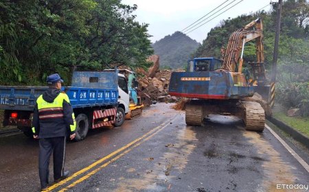 平溪106線邊坡坍方！瑞芳警守夜疏導交通　下午單線搶通