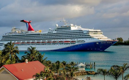 Mother jumps into water to save 4-year-old daughter who fell between cruise ship and dock